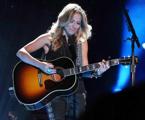 Ca si Sheryl Crow: Cuoc song hoi sinh sau benh tat