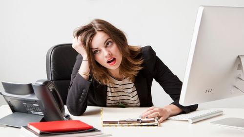 Stress kéo dài liên tục sẽ làm cho tăng nguy cơ chảy máu nướu răng, hoặc viêm nướu... (Ảnh minh họa)