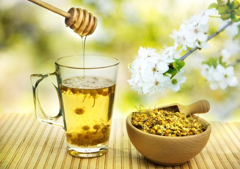 Chất tannin trong trà hoa cúc sẽ làm dịu bớt những cơn đau bụng do tiêu chảy.