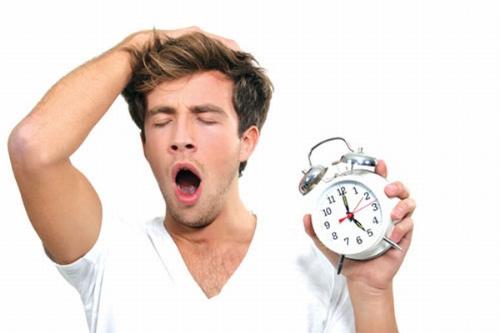 Thiếu ngủ có thể khiển mạn tăng huyết áp, thiếu minh mẫn, giảm trí nhớ, mệt mỏi... (Ảnh minh họa) 