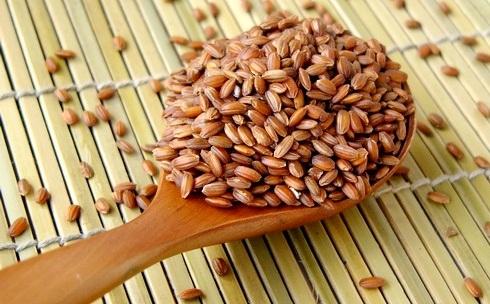 Gạo lứt rất giàu vitamin và khoáng chất nhưng không nên chỉ ăn gạo lứt mà 