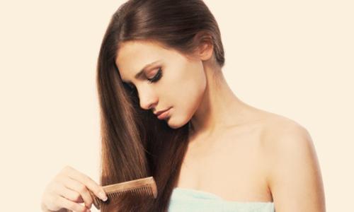 Tỏi và dầu ô liu có các vitamin và khoáng chất thiết yếu giúp ngăn ngừa rụng tóc hiệu quả.