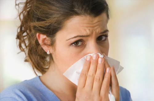 Các bệnh nhiễm virus, cảm lạnh có thể dẫn tới nổi mề đay trong mùa lạnh.
