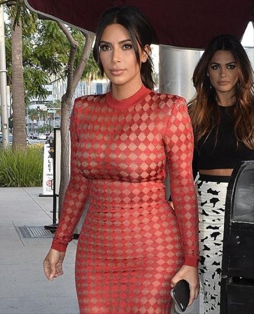 kim kardashian khoe dang nuot sau sinh 63 105540 17173220 Phát sốt với cô Kim có siêu vòng 3 giảm 32kg sau khi sinh con thứ 2