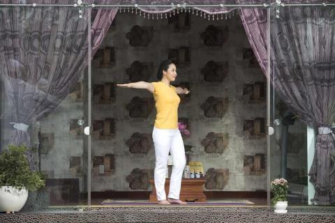 Tap 5 dong tac cua SUOI NGUON TUOI TRE de day lui moi loai benh tat