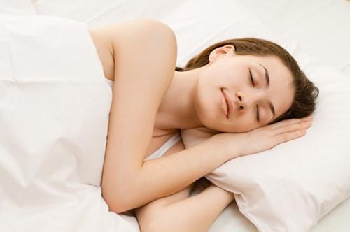Thói quen ngủ ảnh hưởng nhiều đến cân nặng của phụ nữ

