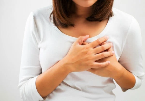 Lượng kali tích tụ nhiều trong cơ thể do suy thận dẫn đến đau tức ngực