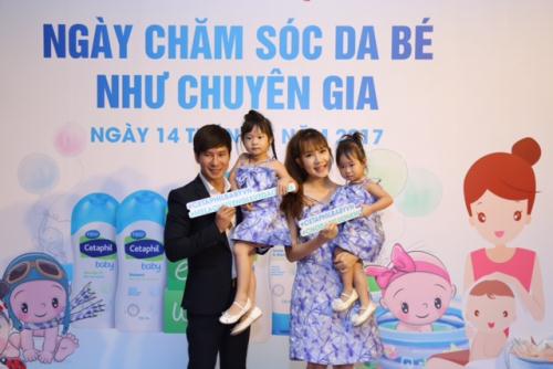 Gia đình nghệ sĩ Lý Hải - Minh Hà tham dự 