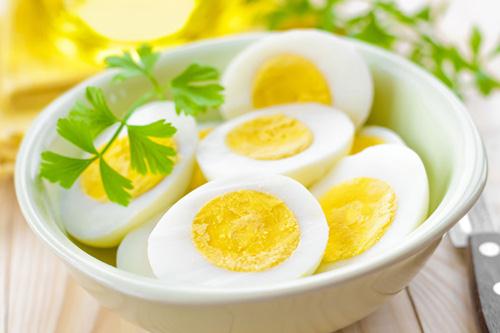Trứng luộc vừa giảm đói rất hiệu quả, lại vừa có lợi cho cân nặng của bạn nữa.
