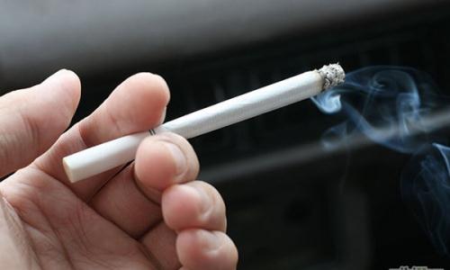 Hút thuốc lá thường dẫn đến ung thư và di căn đến màng phổi