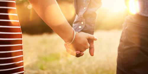 Thay vì thù hận và ghét bỏ, sao không yêu thương nhau