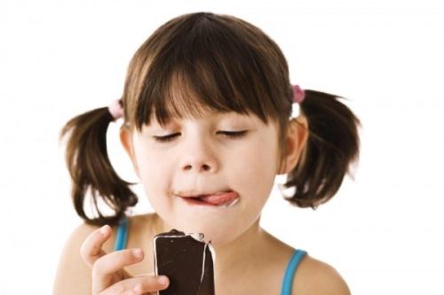 Trẻ em ăn một lượng Chocolate vừa đủ có thể phát triển não bộ và trí thông minh rất tốt
