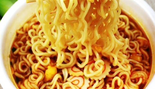 Tre se kem thong minh neu cha me thuong xuyen cho con an 8 mon nay