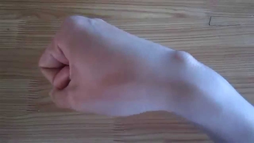 Nhung nguyen nhan gay te ngon va ban tay cho dai ma bo qua