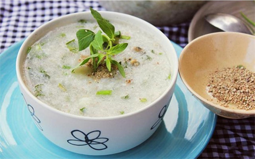 Cach cham tre bi sot xuat huyet tranh bien chung