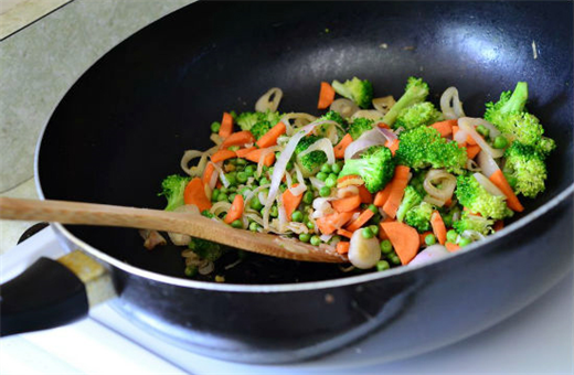 Nhung sai lam cuc ky nguy hiem khi an rau xanh ma nhieu nguoi mac phai