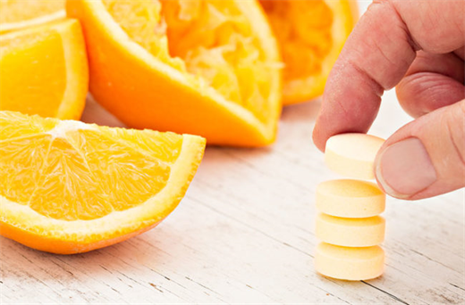 Uong Vitamin C nhu the nao de nang cao suc de khang trong mua dich virus corona?