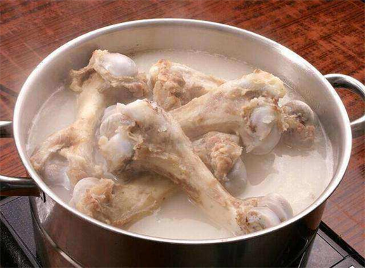 Tranh duoc 12 sai lam “to dung” nay khi cho tre an dam, con se phat trien cuc nhanh