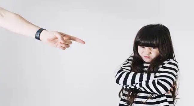 Nuoi day con cai khac nghiet trong thoi tho au anh huong den cau truc nao bo cua tre