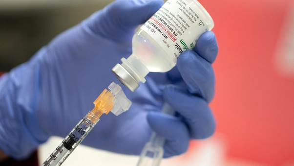 Tin HOT: Chi tiet hanh trang can chuan bi khi di tiem vaccine COVID-19 sap toi