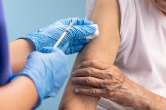 Benh nhan ung thu nen tiem vaccine ngua Covid-19 ngay lap tuc