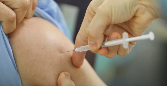 10 su that ai cung nen biet ve vaccine COVID-19