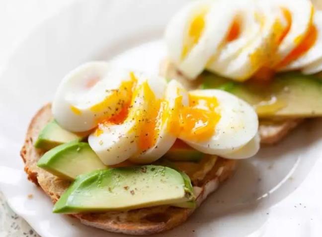 Nhung sai lam trong bua sang can tro hanh trinh giam can ma ban khong he biet