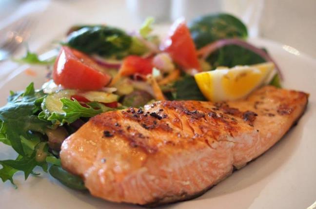 5 loai thuc pham giup phuc hoi co the sau khi tap luyen nang