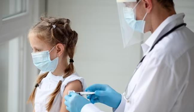Vi sao FDA dang tri hoan quyet dinh cap phep vaccine COVID-19 cua Moderna cho thanh thieu nien tu 12 den 17 tuoi?