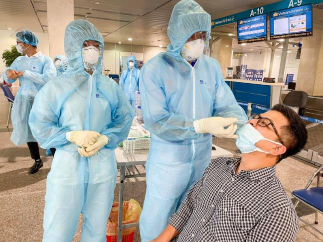Sau tiem chung vaccine, du so F0 tang nhung ti le TU VONG GIAM
