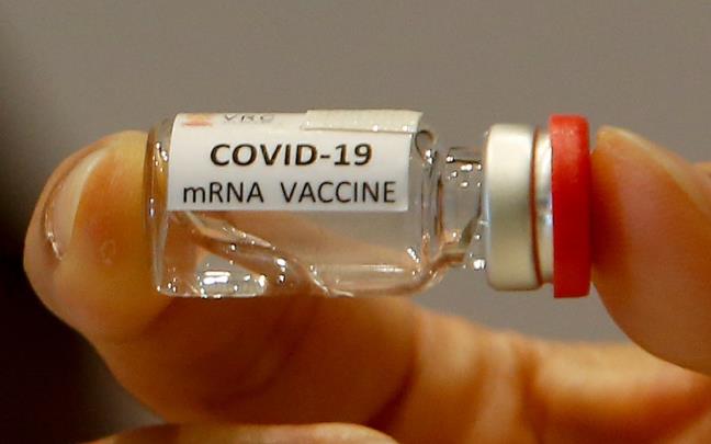 Dieu gi lam cho vaccine cong nghe mRNA co the chong lai benh COVID-19 nghiem trong hieu qua den vay?