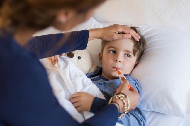 Tre em duoi 5 tuoi chua du dieu kien tiem vaccine COVID, bac si co loi khuyen nay de bao ve tre truoc Omicron