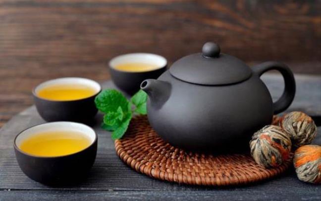 Nuoc da giup giai nhiet mua nang nong, nhung neu lam dung co the khien benh tat quan than