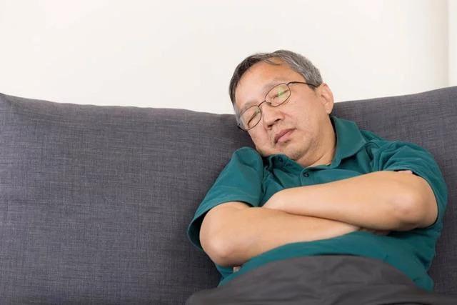 Sau 55 tuoi, dung lam nhung dieu nay trong giac ngu trua