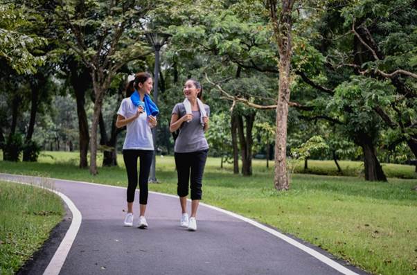 7 thoi quen tuong vo hai nhung lai la nguyen nhan khien xuong khop bi huy hoai trong am tham