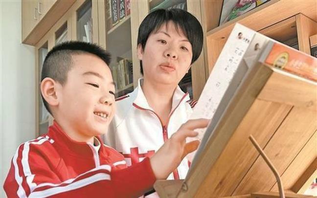 Con luoi lam bai tap ve nha, cha me can lam gi?