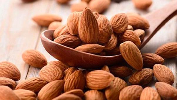 Cac chi em muon giam rung toc, nen bo sung vitamin qua 5 loai hat nay