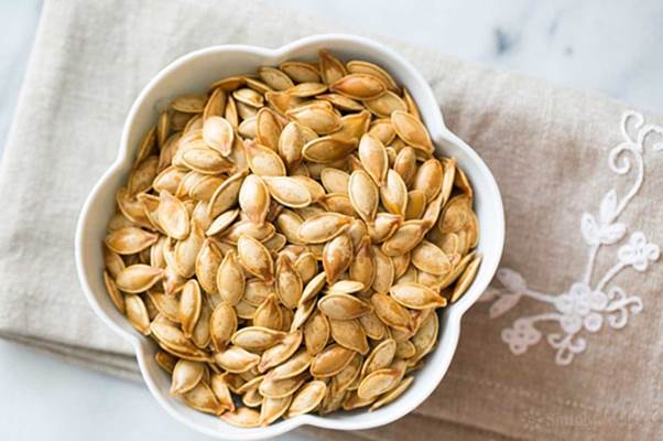 Cac chi em muon giam rung toc, nen bo sung vitamin qua 5 loai hat nay