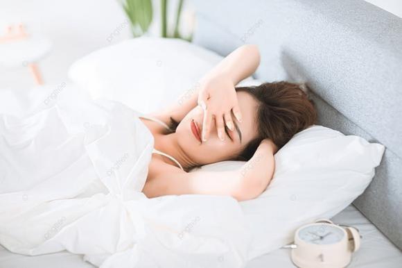 Tai sao phu nu tang can sau khi man kinh? Bac si chia se 5 thoi quen tot giup chi em giu dang