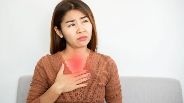 Day hoi, trao nguoc axit: 5 meo nhanh chong de giam bot