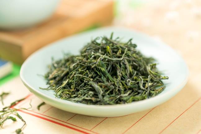 Nguoi cholesterol cao thuong xuyen uong tra xanh, co the ngan ngua duoc 4 loai benh tim mach