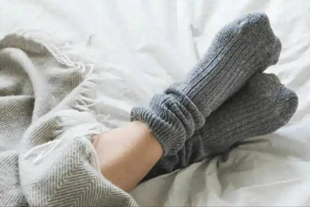 Mang tat khi di ngu, hanh dong nho, loi ich lon