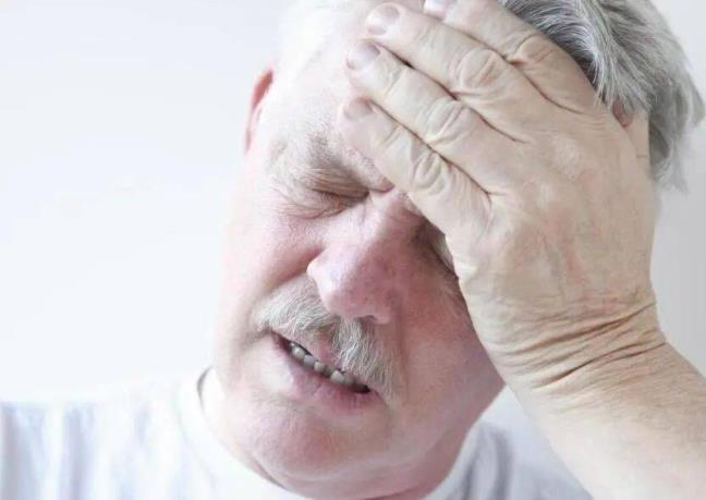 Nam gioi co chuc nang than kem thuong bieu hien ba trieu chung o vung dau, hay xem ban co khong?