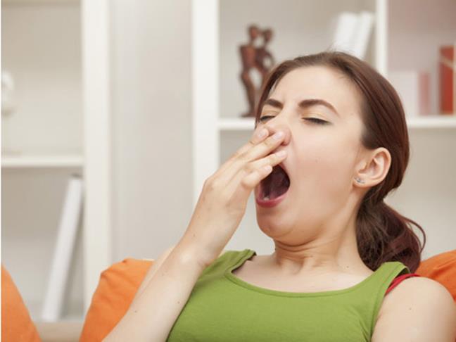 Tai sao chung ta de bi buon ngu hon vao mua dong?