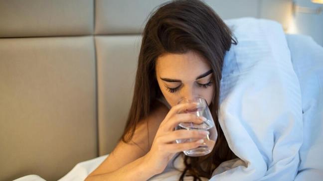 Khat nuoc thuong xuyen co the la dau hieu cua benh nghiem trong