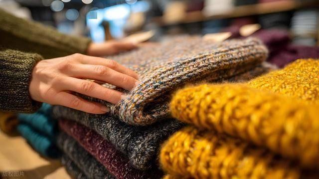 Canh bao: Quan ao toi mau chua chat gay ung thu voi nong do cao gap 27 lan muc cho phep, co the lam bien doi DNA