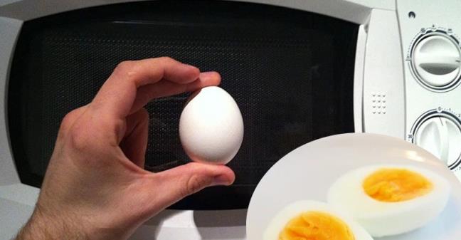 Tai sao trung lai no khi duoc lam nong trong lo vi song?