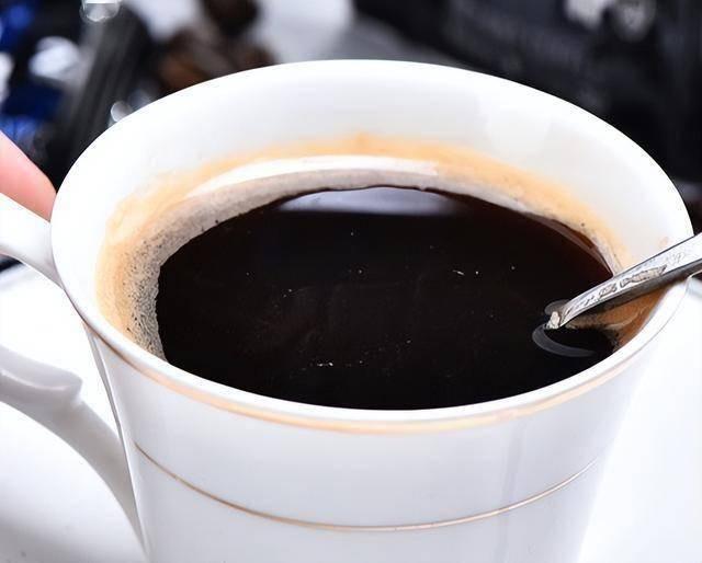 Uong ca phe giup giam nguy co tu vong, dac biet phu hop voi 4 nhom nguoi nay