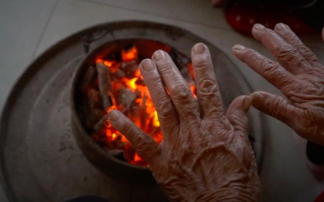 Can than nguy co ngo doc khi carbon monoxide khi suoi am trong mua lanh