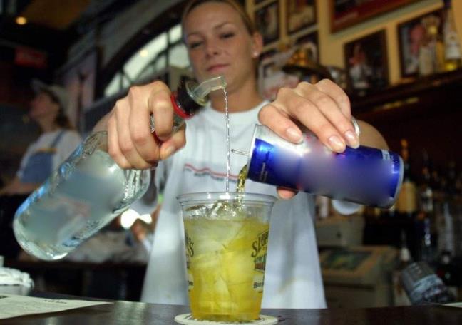 Dung ngay kieu uong ruou nay, neu khong muon ton thuong nao bo